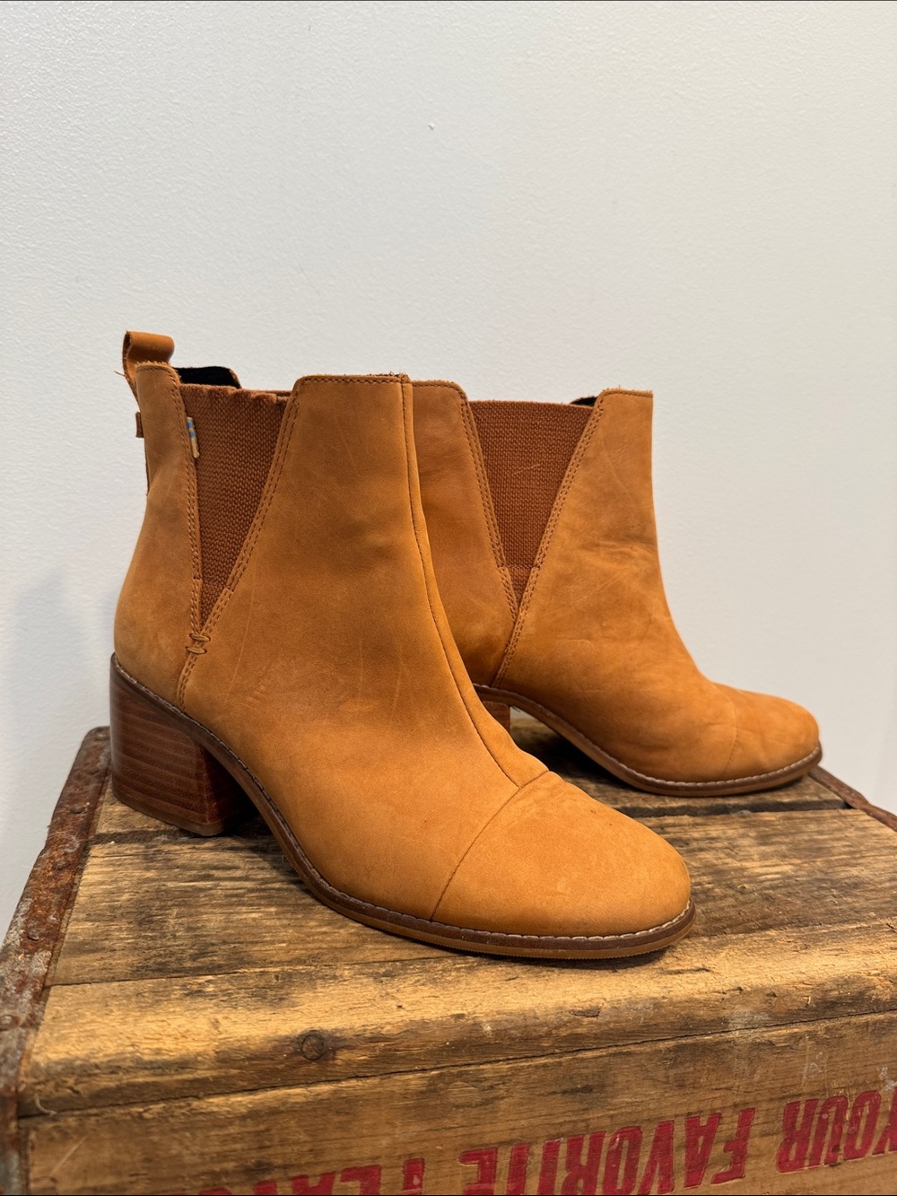 Toms Leather Chelsea Ankle Boots in Tan - 9.5